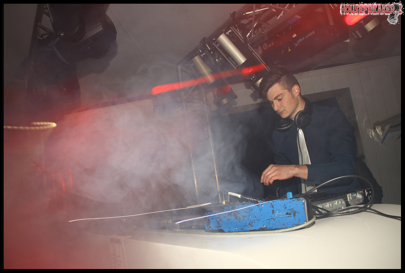 1321x889 pixels (1.028K)